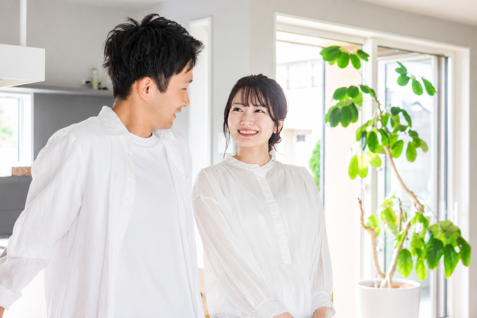 結婚について真剣に考える男女