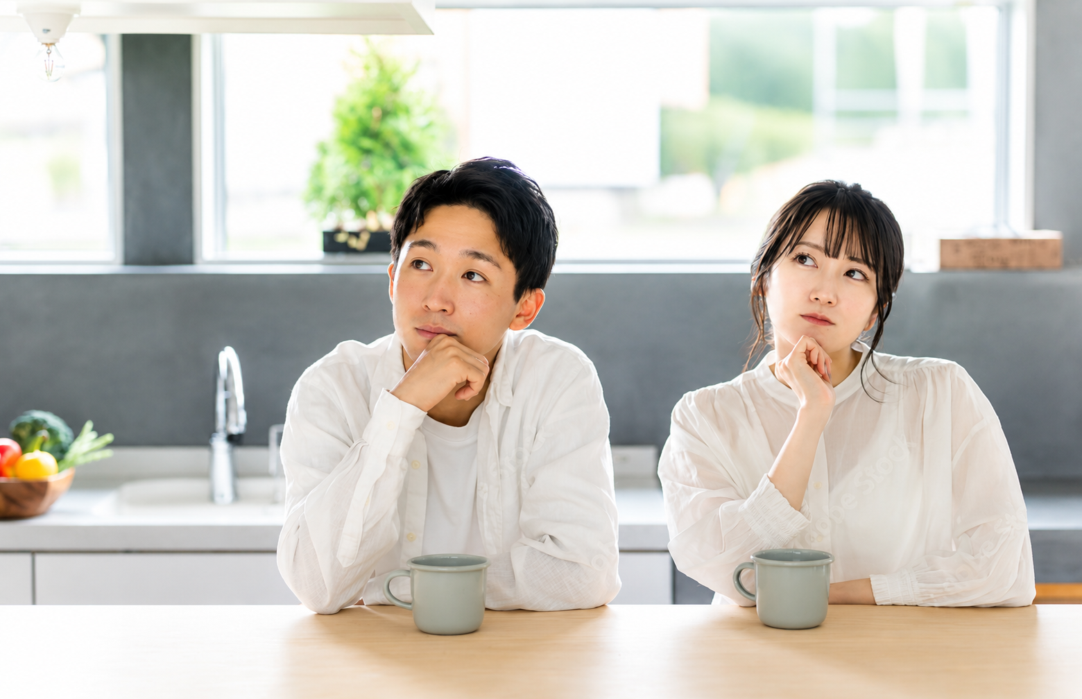 結婚やこれからの婚活について考える男女